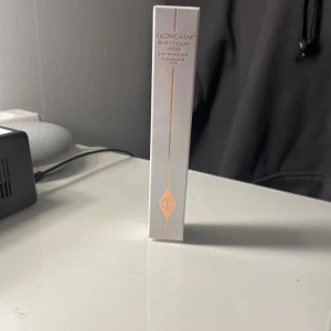 Glowgasm Beauty Light Wand - Glowgasm Beauty Light Wand från Charlotte Tilbury. Helt ny och oanvänd säljes då jag fick 2 passar inte priset kom med prisförslag🩷