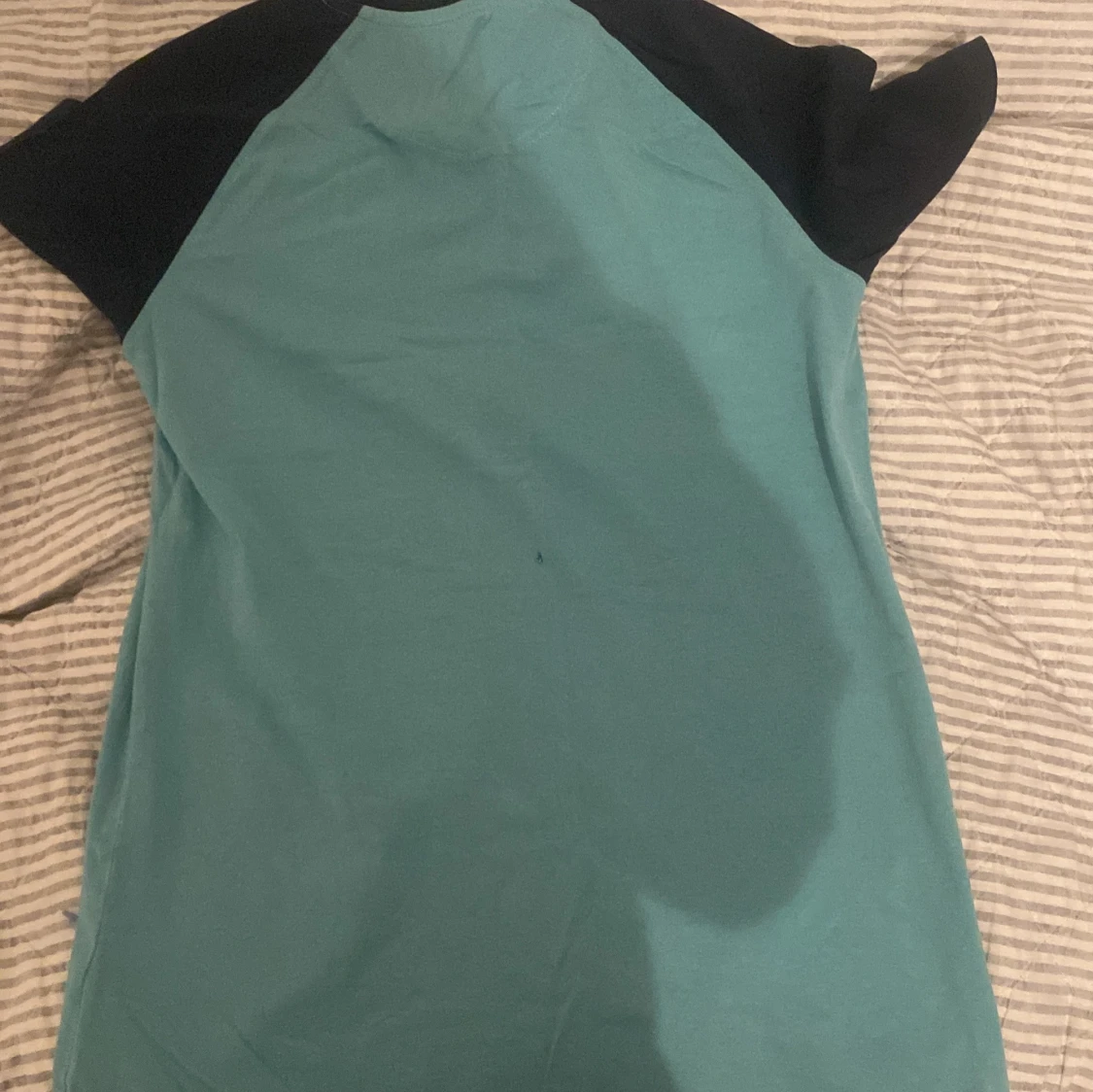 Turkos och marinblå t-shirt från Lyle & Scott - 90