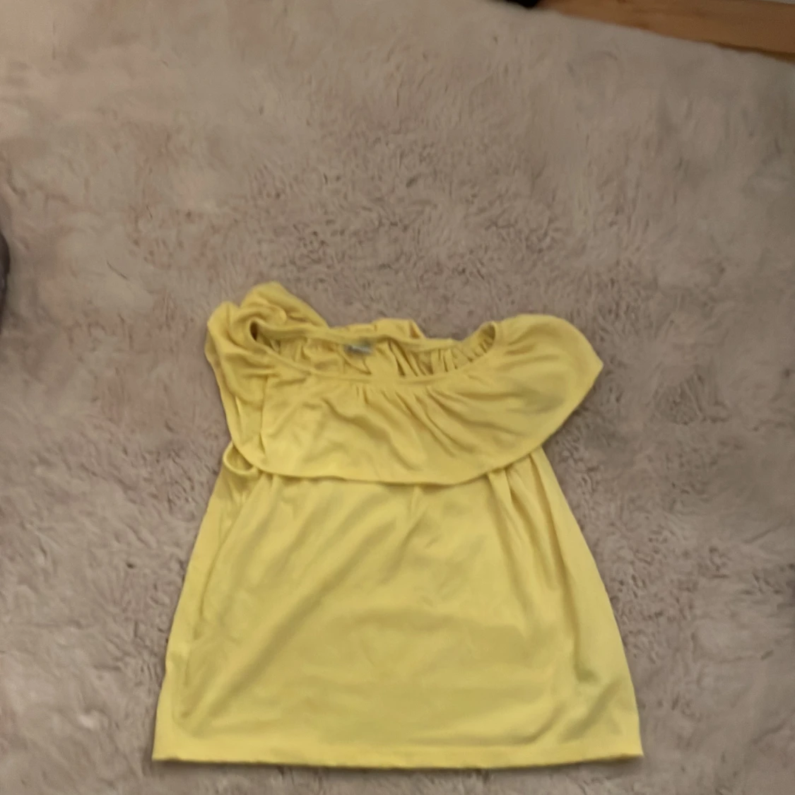 Gul offshoulder topp från Lindex - 93