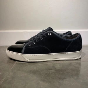 Lanvin skor - Hej! Säljer nu dessa stilrena och snygga skor från Lanvin!🎉Skick: Nästan nya!  .Retailpris: Ca 4500kr. Köp för endast:2799kr!😃 Vid frågor eller funderingar är det bara att höra av dig. Priset går att diskutera!💸