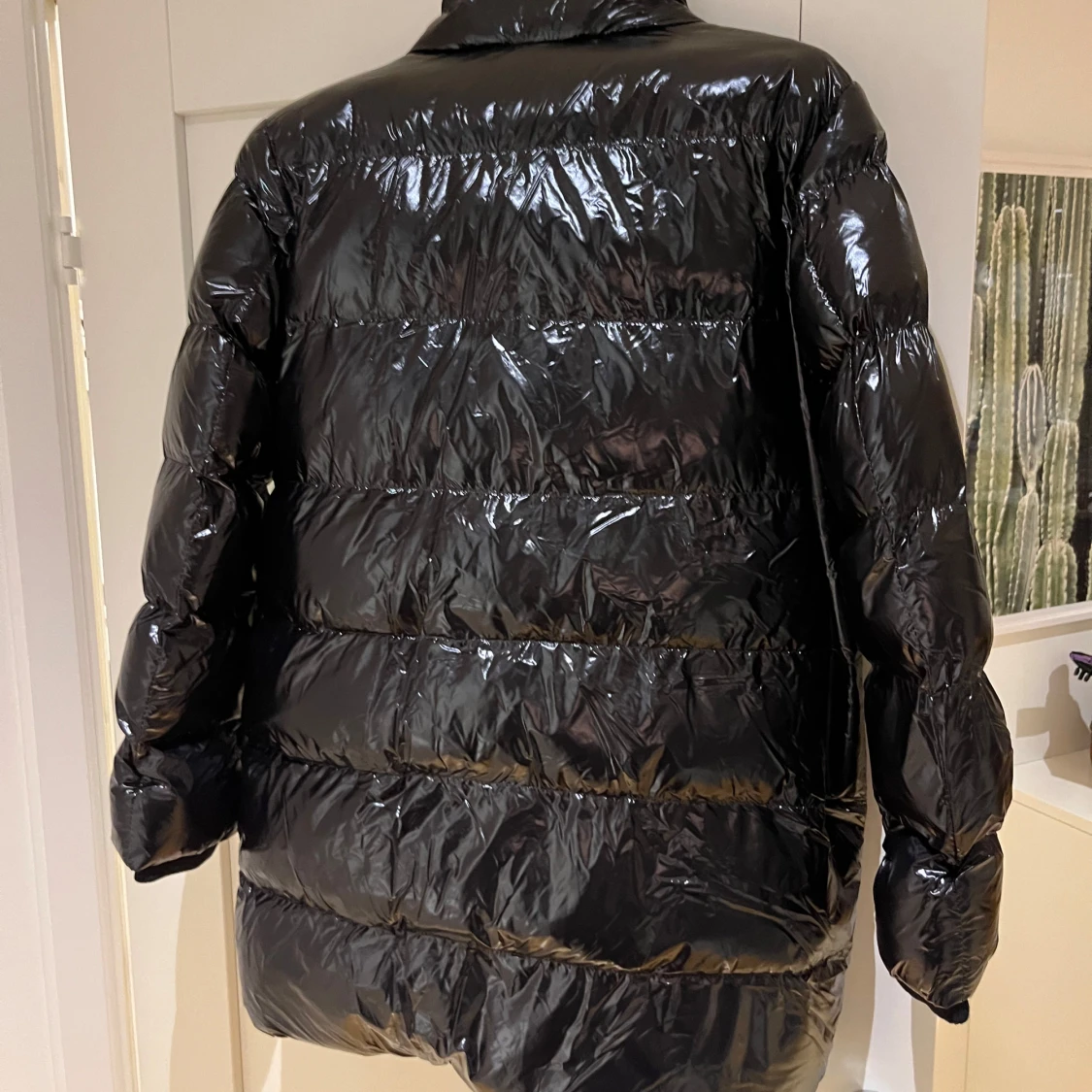 Svart glansig pufferjacka från Urban Bliss - 91