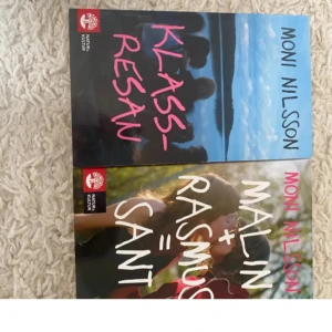 Klassresan och Malin + Rasmus = Sant - Två böcker av Moni Nilsson: 'Klassresan' och 'Malin + Rasmus = Sant'. Båda böckerna är utgivna av Natur & Kultur och har färgglada omslag. Perfekt för ungdomar som gillar berättelser om vänskap och kärlek.