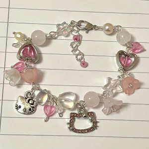 Armband hello Kitty, handgjort - Så söt! Armband hello Kitty, handgjort!!