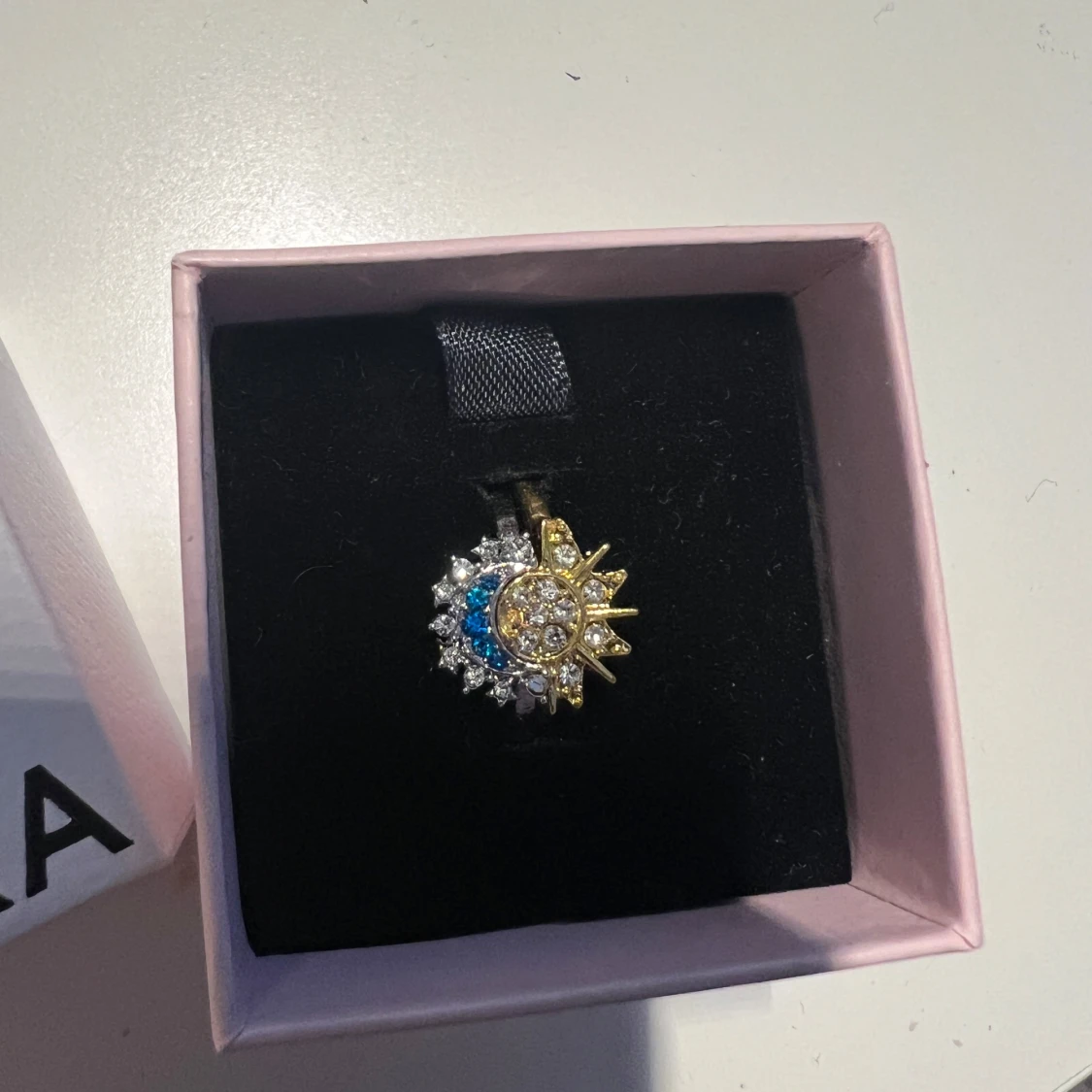 Ring med sol- och måndesign - 91