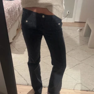 Jeans! - Säljer mina jeans från hm som knappt är använda💗