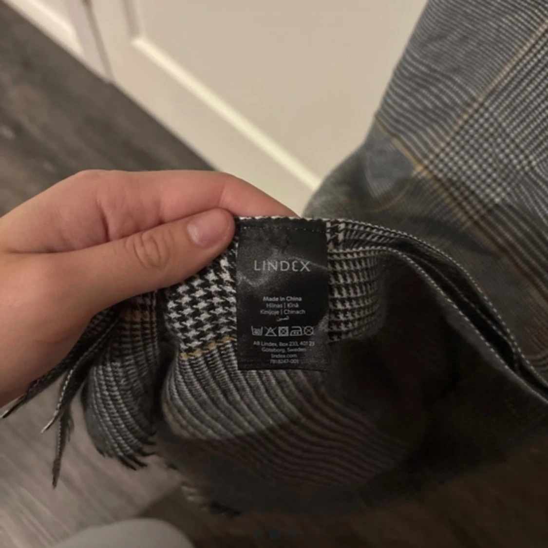 Rutig halsduk från Lindex - 90