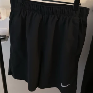 Nike Dri-Fit shorts - Nike Dri Fit shorts (S) - perfekt för träning.