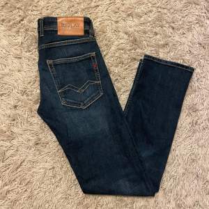 Ett par riktigt feta replay jeans av modellen grover | Straight fit | Str 28/32 | Nyskick | Nypris: 1699 kr Mitt pris: 499 kr | Skriv vid ytterliggare frågor🍾