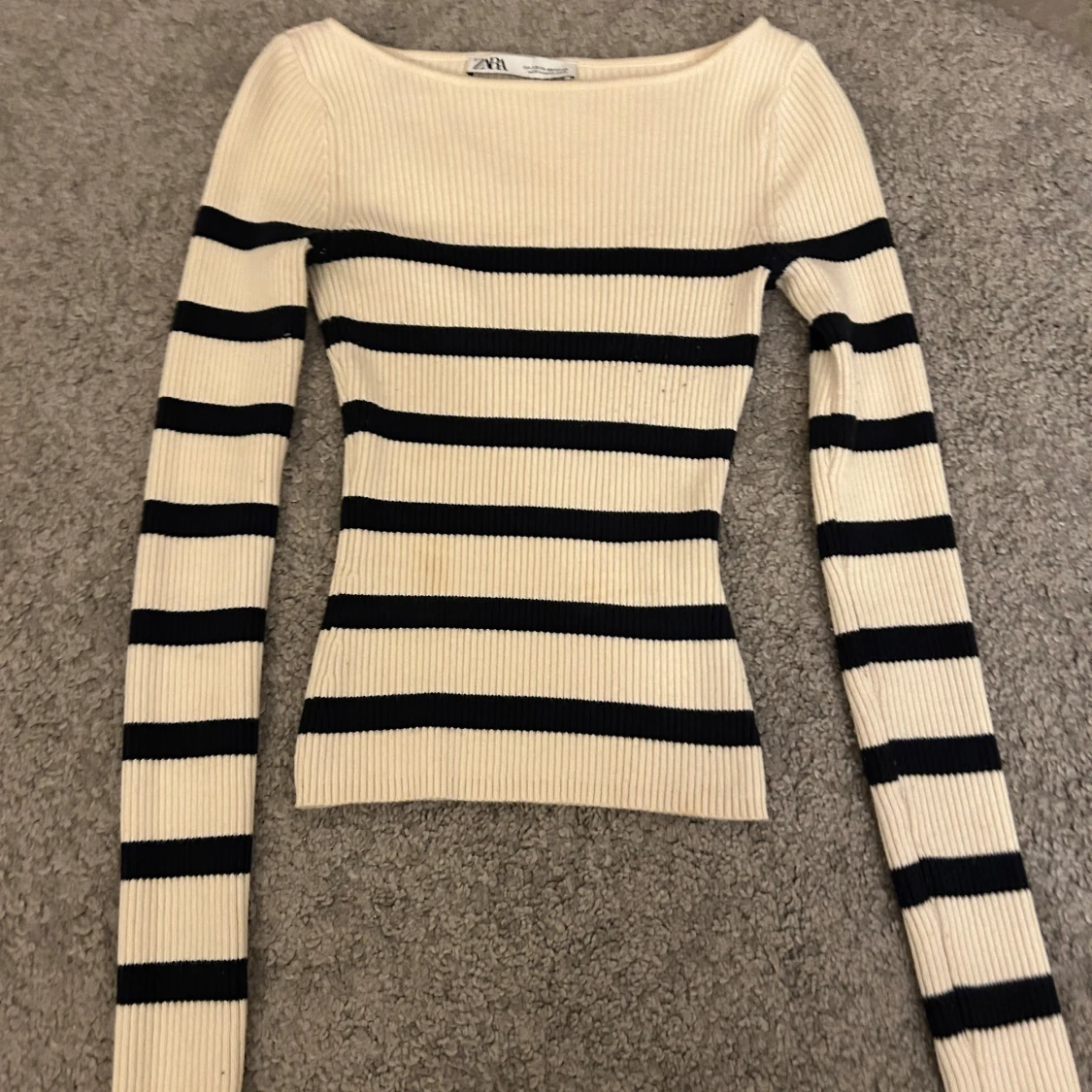 Randig ribbad tröja från Zara