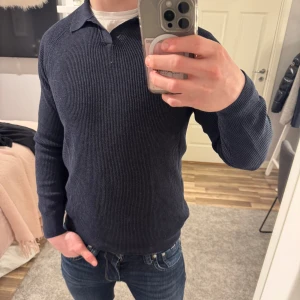 Tröja dressman - Säljer min killes tröja från dressman. I nyskick använd fåtal gånger. Skriv vid funderingar!🤍