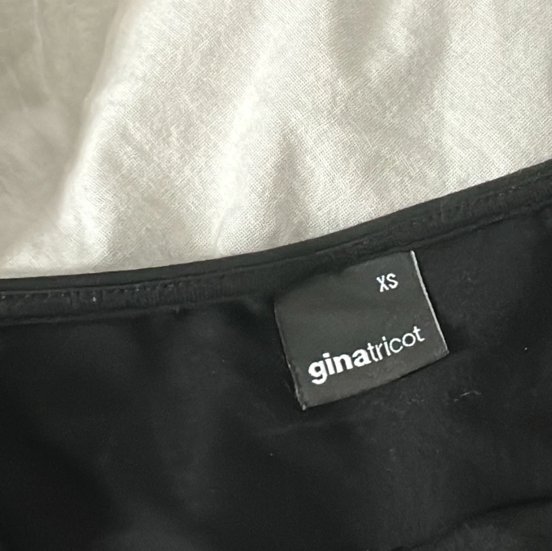 Kort svart klänning - 2