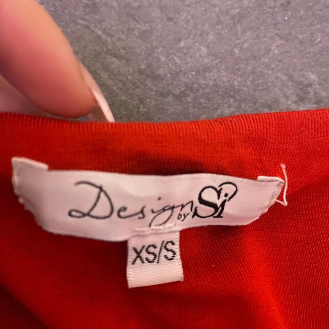 Röd långärmad topp från Design by Si - 2