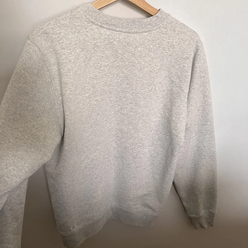 Sweatshirt från Brandy Melville. Superbra skick, använd fåtal gånger. One size men skulle säga S/M.💞. Tröjor & Koftor.