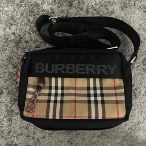 Burberry väska - Fin väska använder inte den så mycket längre