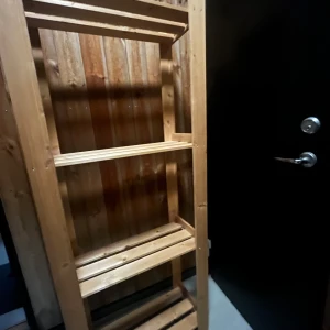 Trä hylla  - Trä hylla  saknar mått 