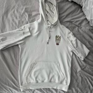 Morris hoodie - Säljer nu min morris hoddie i ny skick. Storlek S kan passa xs också. Skriv vid minsta fundering! Skicka prisförslag! Nypris 1600!