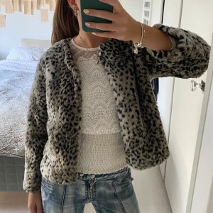 Leopard jacka - Så cool och skön leopardjacka!! Älskar verkligen men använder den aldrig tyvärr! Inga defekter alls💋🐆Perfekt nu till hösten