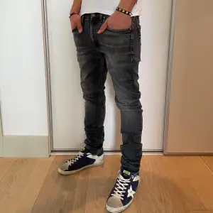 Hej! Vi säljer nu ett par vansinnigt snygga Calvin Klein Jeans | Strl: 29/32 Skick: 10/10 Retail: ca 1300kr | För ytterligare frågor är det bara att skriva 🤝