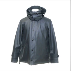 Burberry Regnjacka  - Begagnad Jacka köpt från sellpy. Använt jackan 2 gånger annars har den bara legat i garderoben. Mer bilder finns!