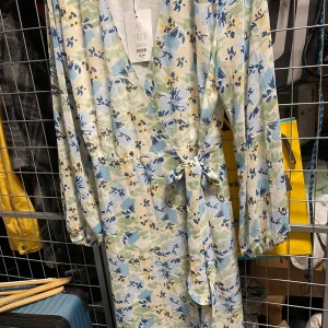 Klänning  - Blommig  Nypris;699