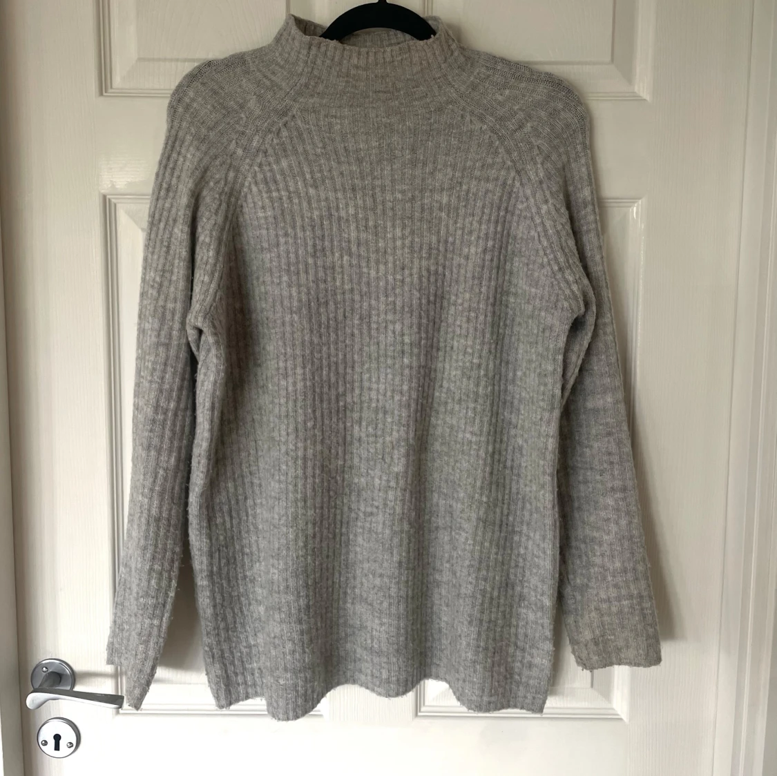Grå stickad tröja - 90