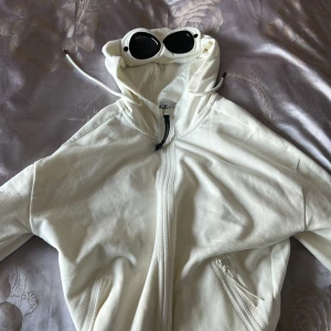 Cp company kofta - Sparsamt använd, äkta såklart och köpt från thernlunds för 4000 ungefär