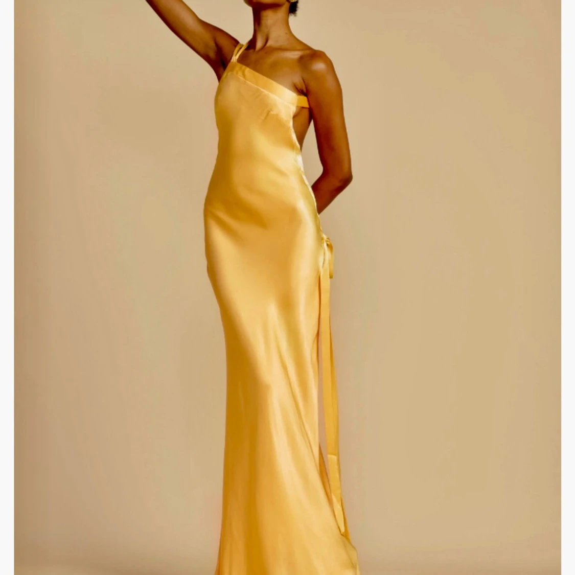Gul siden balklänning  - 91