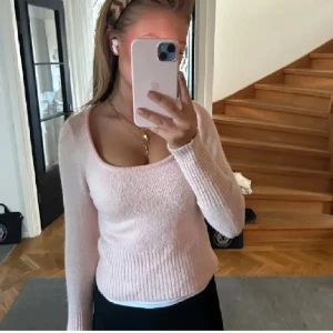 Mango tröja - Säljer denna superfina tröjan från mango i storlek L men jag skulle säga att den passar M.