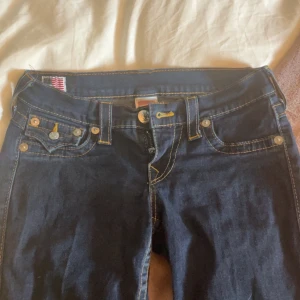 True religion jeans💙 - Mina favorit jeans har tyvärr blivit försmå så därför väljer ja att sälja dom💙boot cut