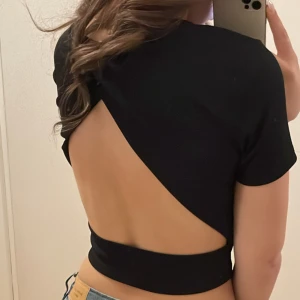 Backless top  - Från Bikbok, använd några gånger. 
