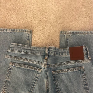 Low waist jeans! - Säljer mina jeans från bik bok, fint skick! Low waist, straight. W25 L32 💞