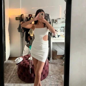 Festklänning bikbok - Använt den en gång 