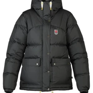 Fjällräven Jacka XXS  - Storlek XXS, den är i bra skick nästan som ny. Den är använd få gånger men min storlek är M/L så den passade inte mig därför vill jag sälja den. Det är även ny tvättad och inte använts efter tvätten och är super bra skick.