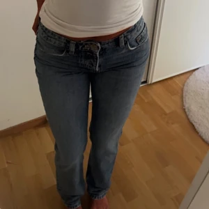 Zara Jeans  - Jätte fina Mid waist Zara Jeans som är i toppen skick!🤍🤍