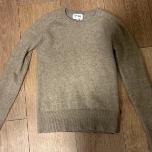 Kashmir tröja från Soft goat - Säljer min soft goat pga att den är för liten för mig inga defekter förutom att den är lite nopprig❤️ pris går att diskutera❤️❤️