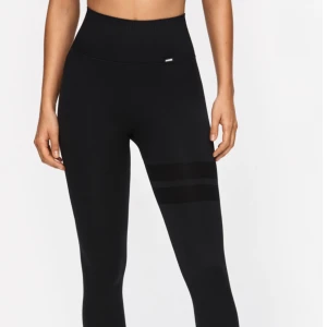 STRONGER ❤️ Tights - Stronger tights, som nya, använda en gång. Högmidjade! Svårt att fånga svart på kameran men de är kolstvarta. 