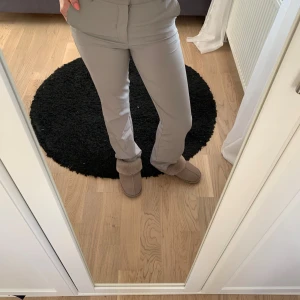 Kostymbyxor  - Grå snygga kostymbyxor, inga defekter