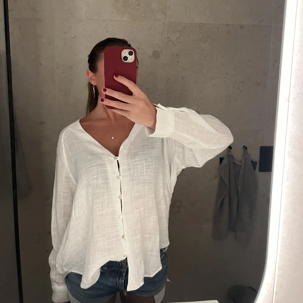 Otrolig linneskjorta från pull & bear, perfekt nu till sensommar/höst 🩷🩷 inga defekter. Puserot.