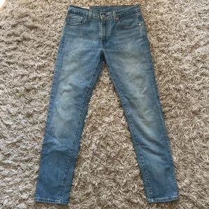 Levi’s jeans 512 - Säljer dessa Levi’s jeansen som är i väldigt bra skick. Skriv om du har frågor eller är intresserad.
