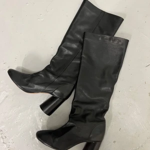 Högklackade stövlar & Other Stories - Stövlar från & Other Stories, storlek 40. Väldigt bekväma!