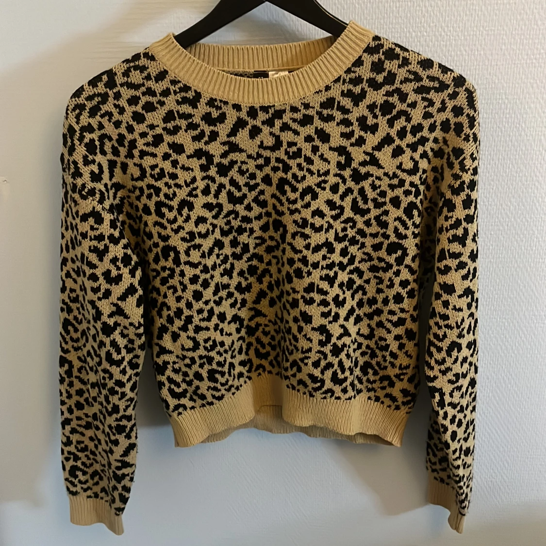 Stickad leopardtröja  - 90