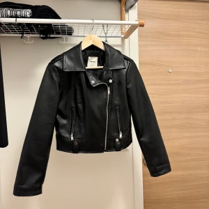 skinnjacka - Mycket bra, det finns ingen tår