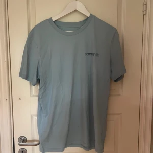 Victor Leksell Tshirt🩵 - En fin Victor Leksell Tshirt från hans turné 2022. Storlek Large men känns som Medium.