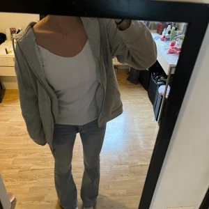 Hoodie  - Grå zip hoodie lager 157