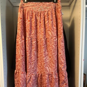 Kjol - Underbara populära och slutsålda sommarkjol från Zara😍 nypris 500kr