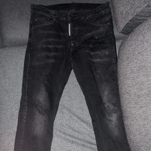 Ds2 byxor  - Bra skick på jeansen inte använt så mycket skulle säga att den är bäst formad på någon med storlek S