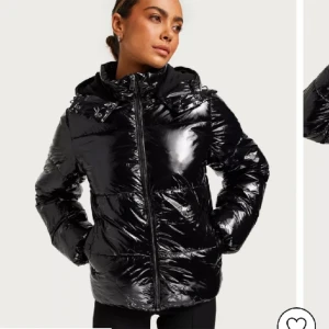 Nelly vinter jacka - Säljer min jacka som är köpt från Nelly, använd ett fåtal gånger, skriv för mer bilder!