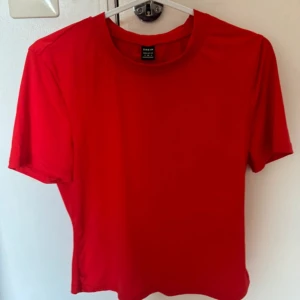 Topp - Röd topp från shein