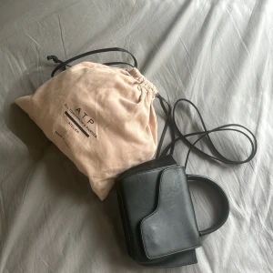 Atp väska  - Säljer min ATP väska då ja tröttnat ganska bra skick några skrappningar köpt på nk för 4999