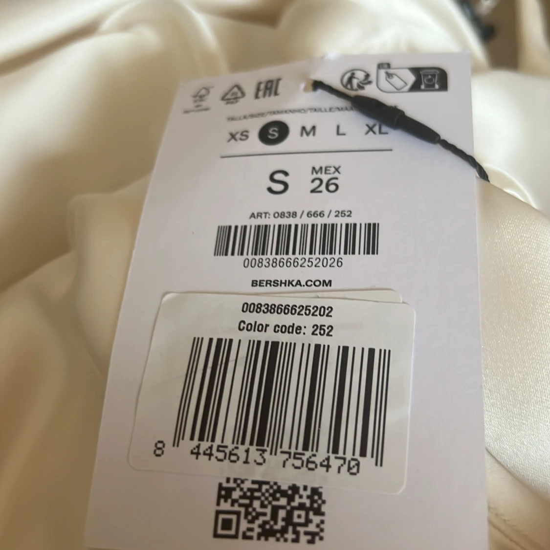 Vit satinklänning - 92